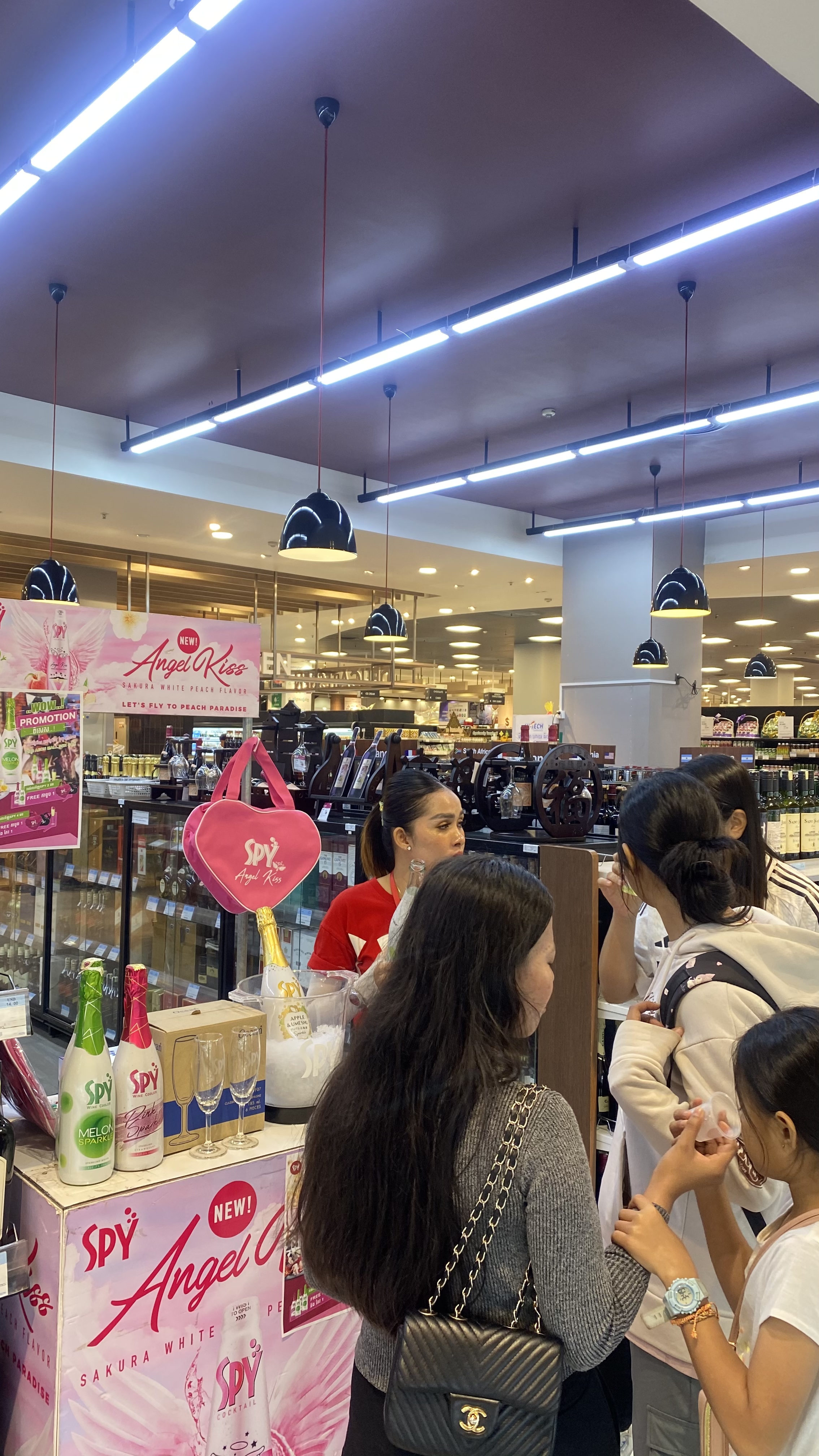 SPY Sparkle Fruit Revolutionizing FMCG Distribution with Da Houg Heng 25th December at Makro Cambodia - Image 9